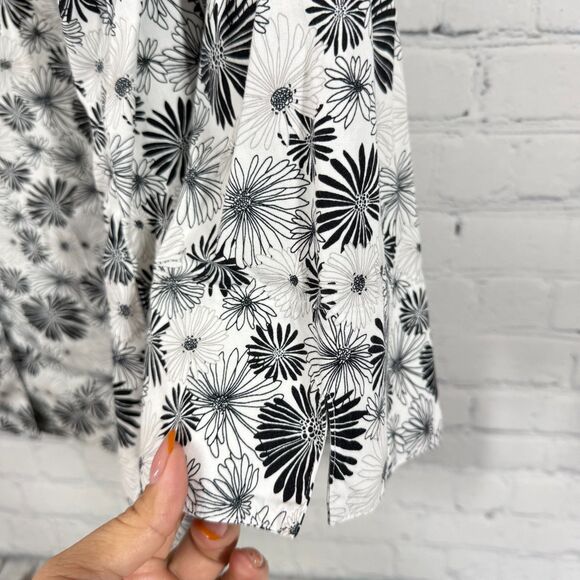 Westbound Button Down Shirt Women Plus 24W Wrinkle Free Fairy Cottage Floral Top - Picture 6 of 12